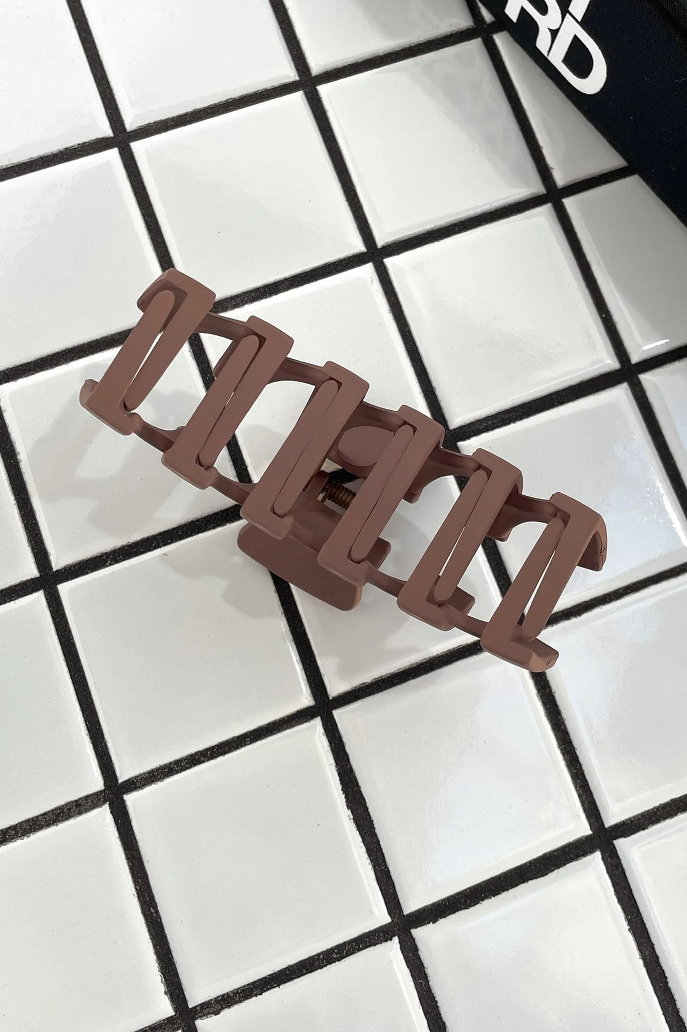 Issy Claw Clip - Brown